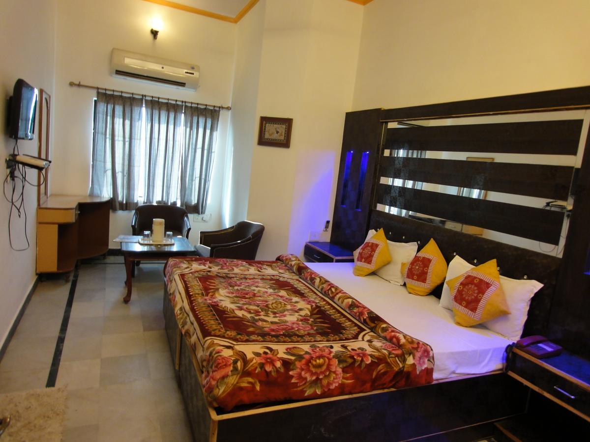 Hotel Taj Plaza, Vip Road, Agra Agra  Exterior photo